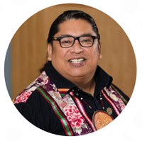 daniseten headshot.jpg