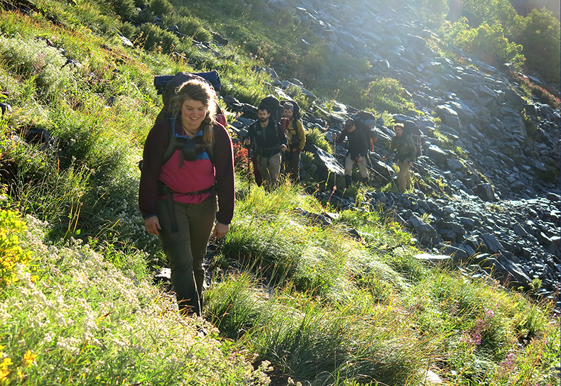 202104_Activity_hiking.jpg