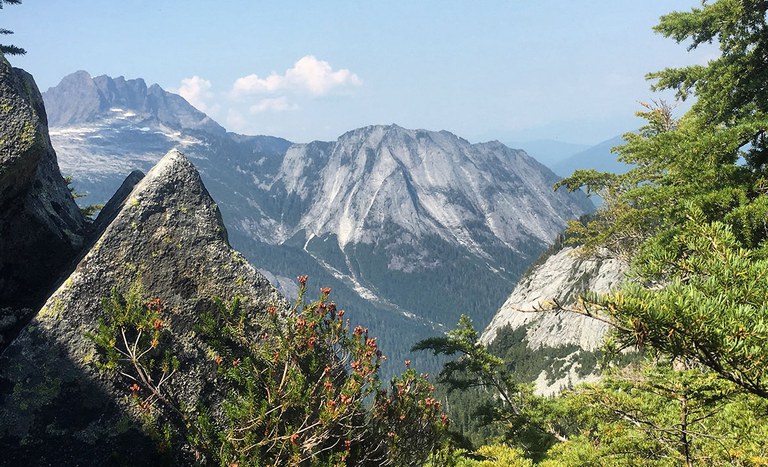 2027_HikingGeologicMysteries_inset1.jpg